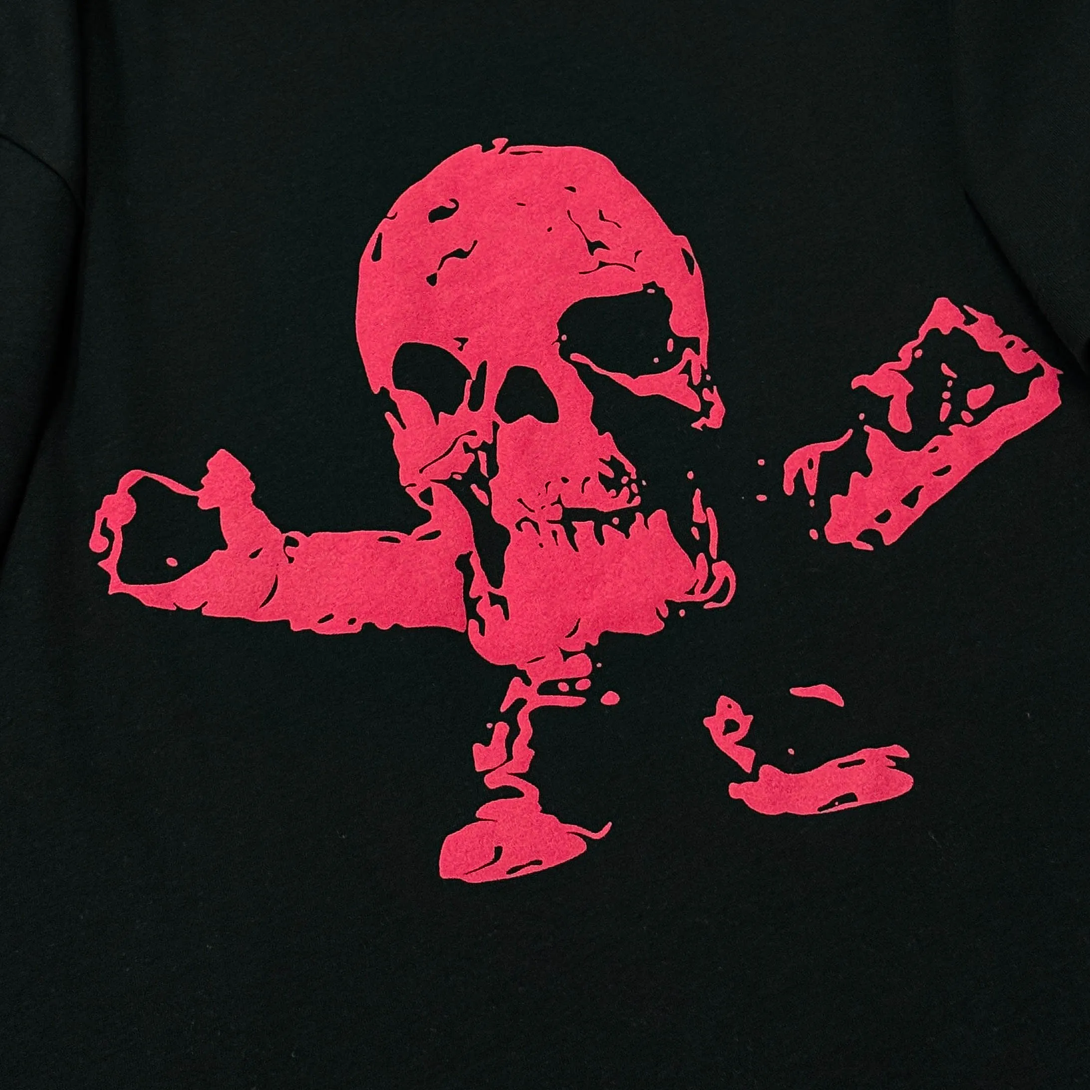 P170 Chrome Hearts Chrome Hearts 25 high version. The fabric is made of 300 grams of high-density pure cotton. It does not deform or shrink. It has three labels. It is the same style for men and women. Technology: suede foam printing. Color: white, black. SIZE: S-XL.